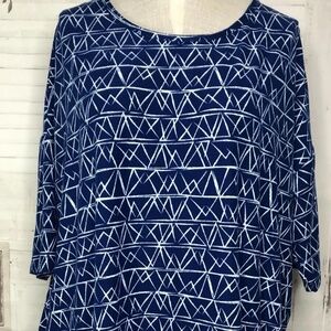 LuLaRoe The Irma Blue White Geometric SS Shirt Casual Stretch Hi-Lo Top Small S